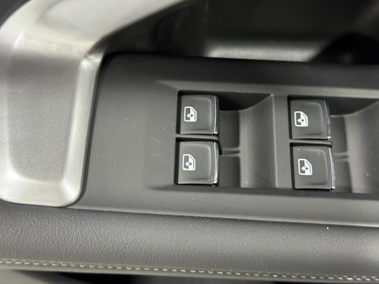 Audi Q5 Vehicle Full-screen Gallery Image 25