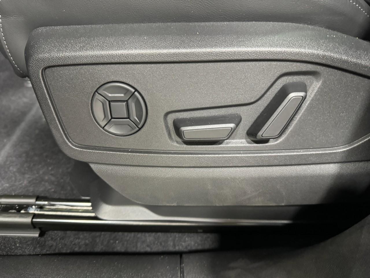 Audi Q5 Vehicle Full-screen Gallery Image 30