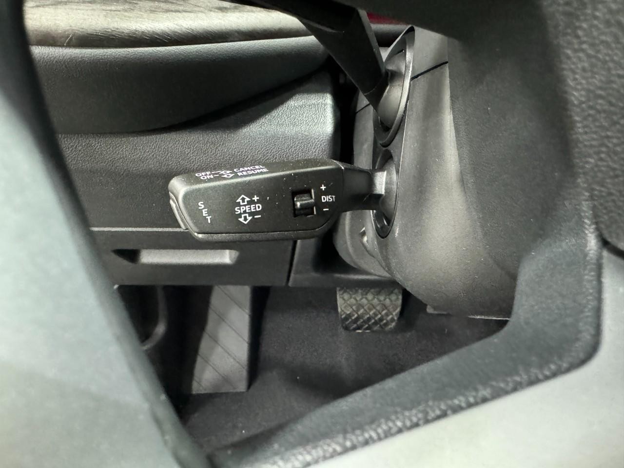 Audi Q5 Vehicle Full-screen Gallery Image 33