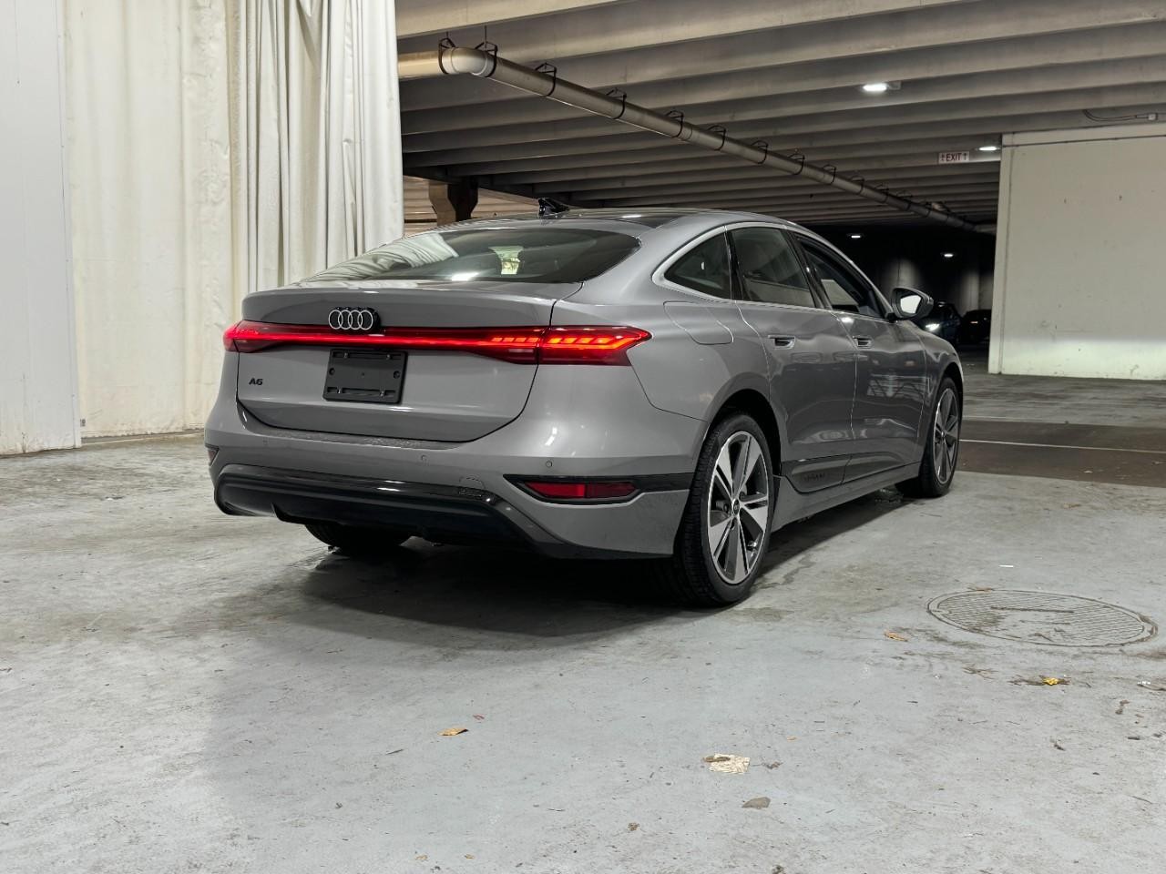 Audi A6 e-tron Vehicle Full-screen Gallery Image 4