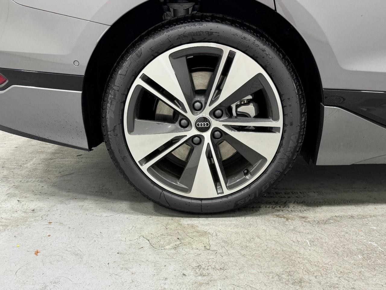 Audi A6 e-tron Vehicle Full-screen Gallery Image 5