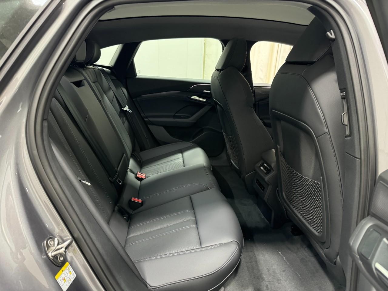 Audi A6 e-tron Vehicle Full-screen Gallery Image 10