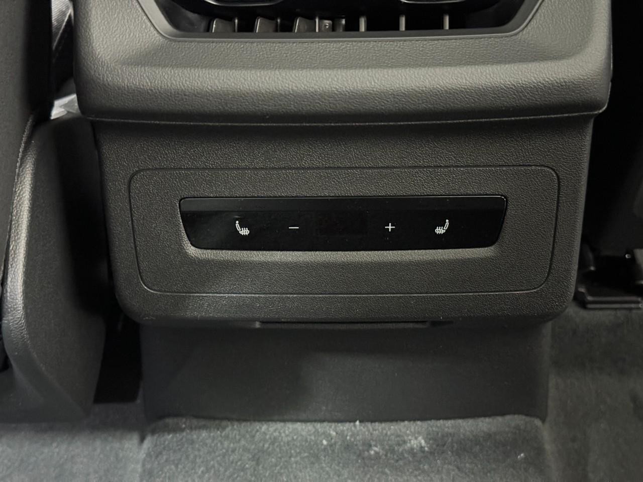 Audi A6 e-tron Vehicle Full-screen Gallery Image 11