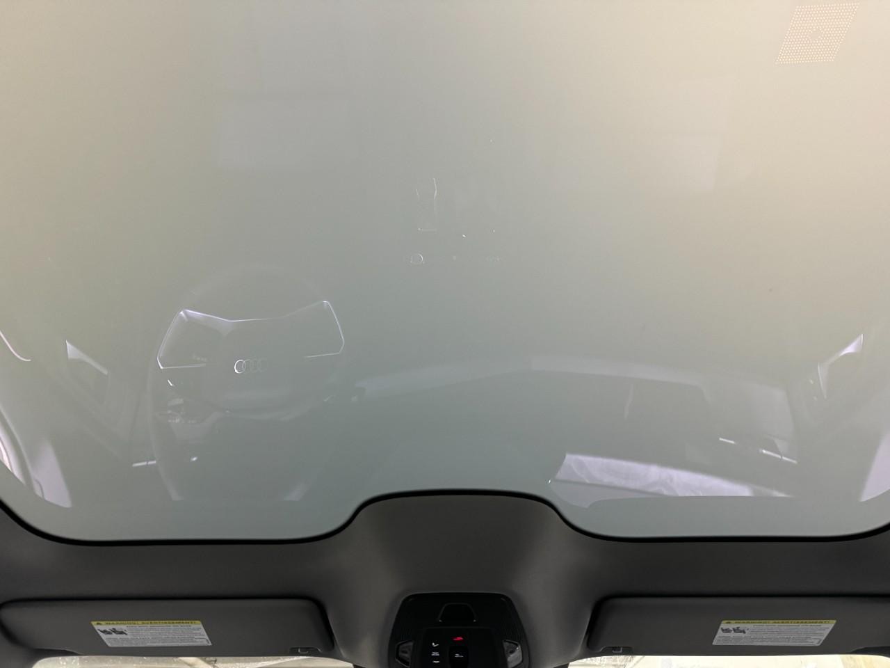 Audi A6 e-tron Vehicle Full-screen Gallery Image 12