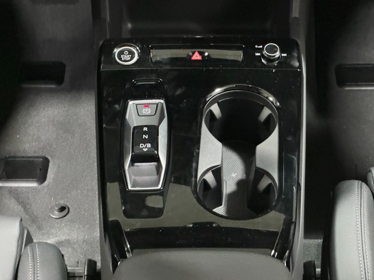 Audi A6 e-tron Vehicle Full-screen Gallery Image 16