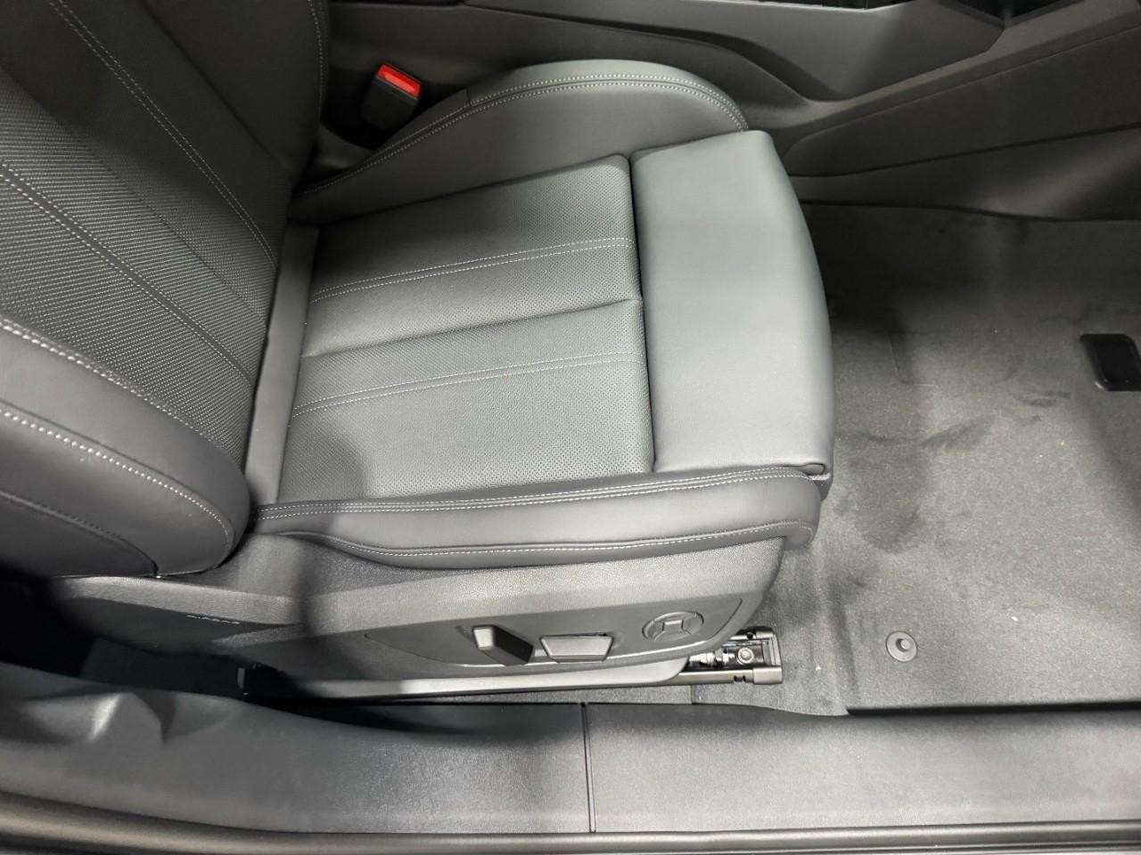 Audi A6 e-tron Vehicle Full-screen Gallery Image 19