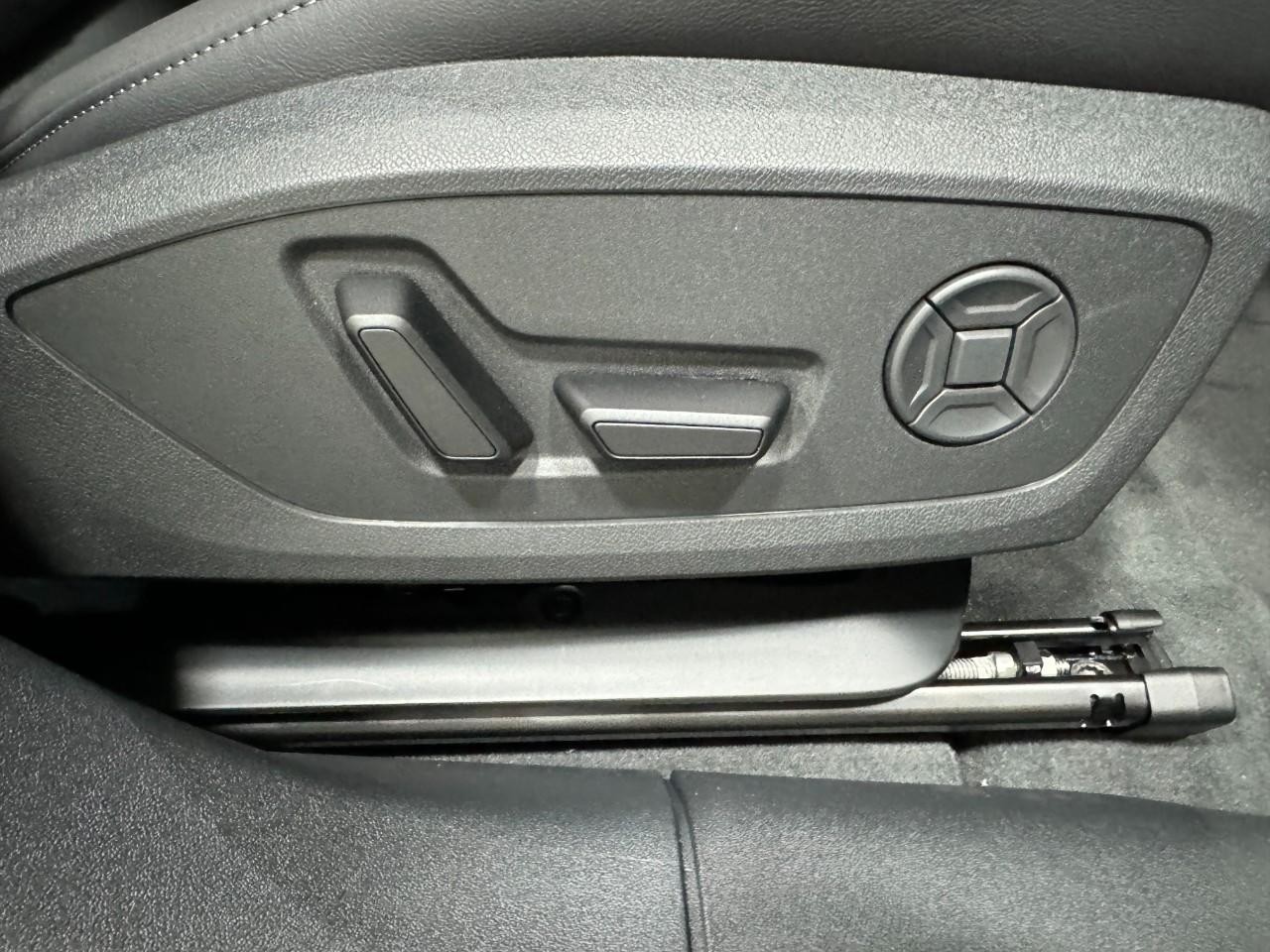 Audi A6 e-tron Vehicle Full-screen Gallery Image 20