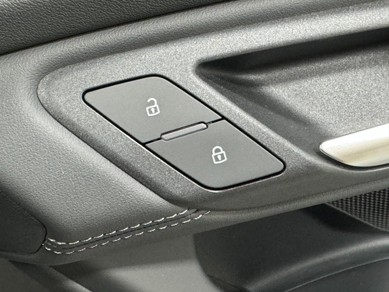 Audi A6 e-tron Vehicle Full-screen Gallery Image 21