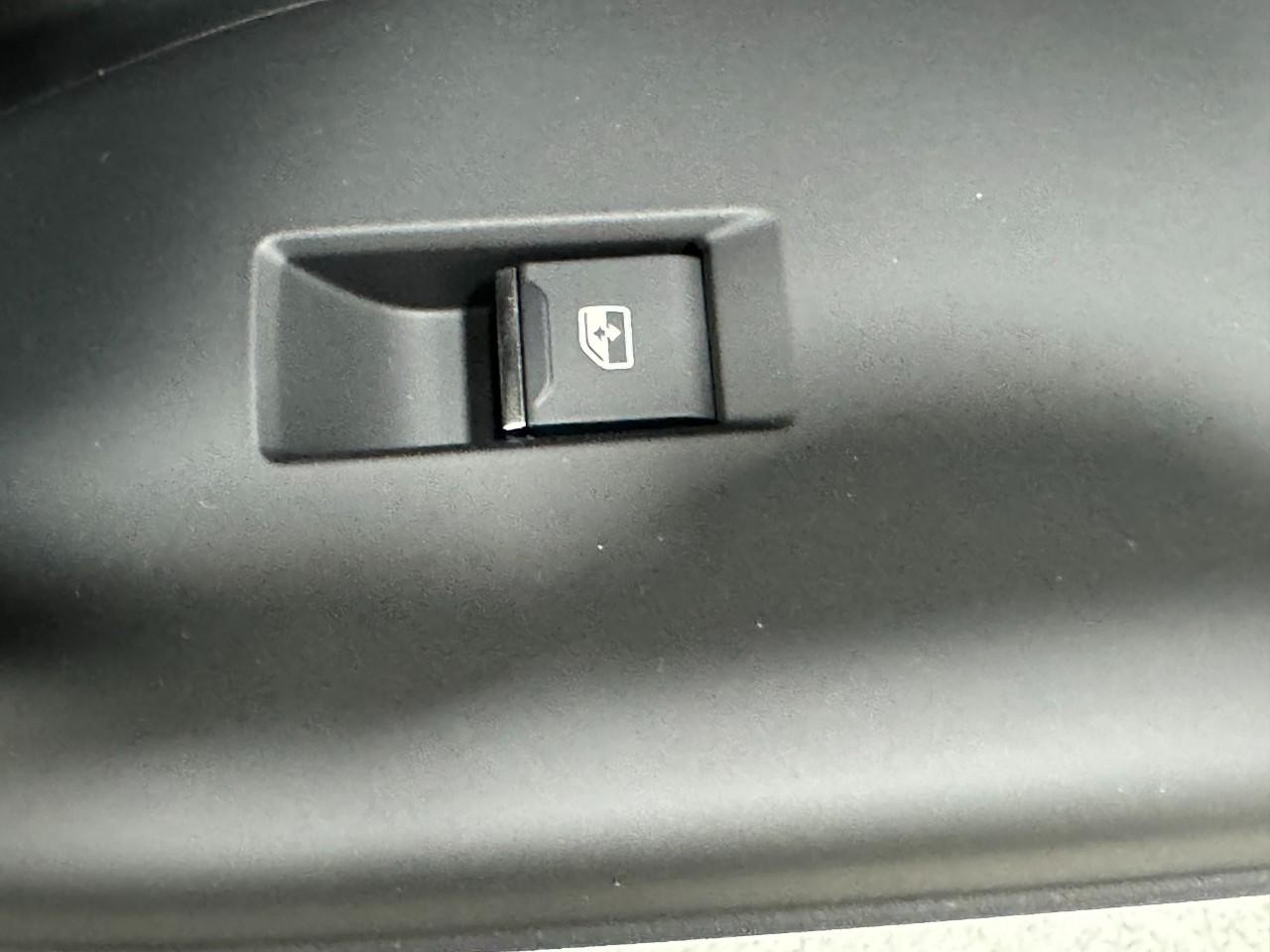 Audi A6 e-tron Vehicle Full-screen Gallery Image 22