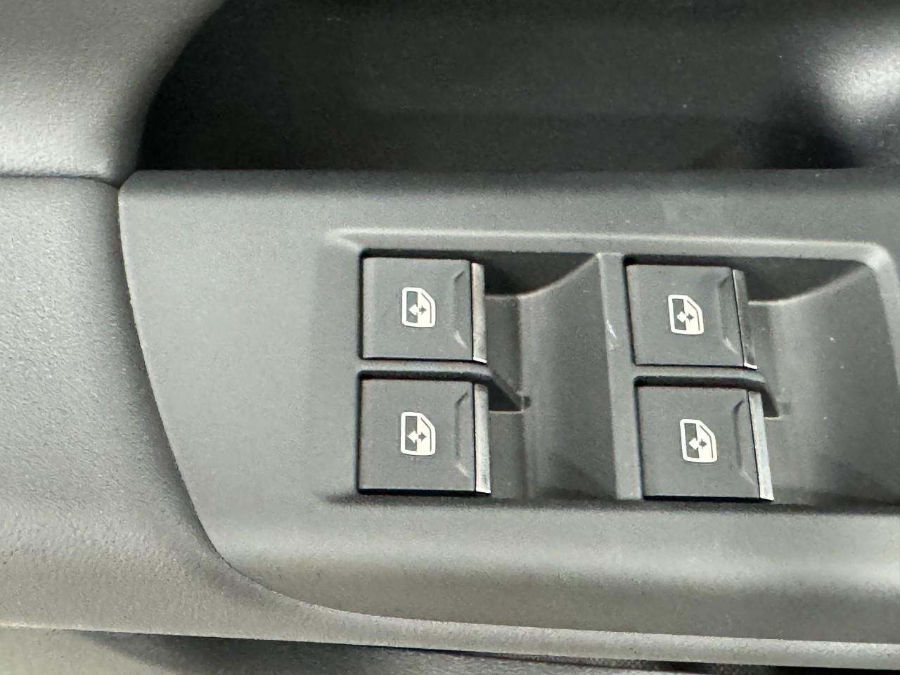 Audi A6 e-tron Vehicle Full-screen Gallery Image 24