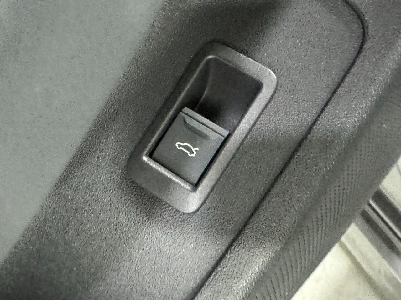 Audi A6 e-tron Vehicle Full-screen Gallery Image 26