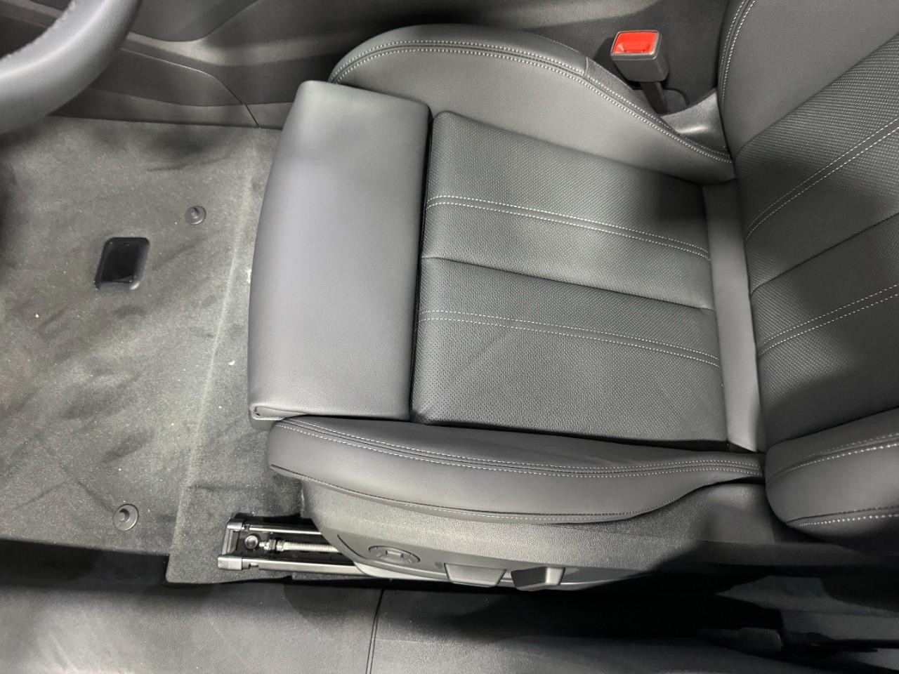 Audi A6 e-tron Vehicle Full-screen Gallery Image 28