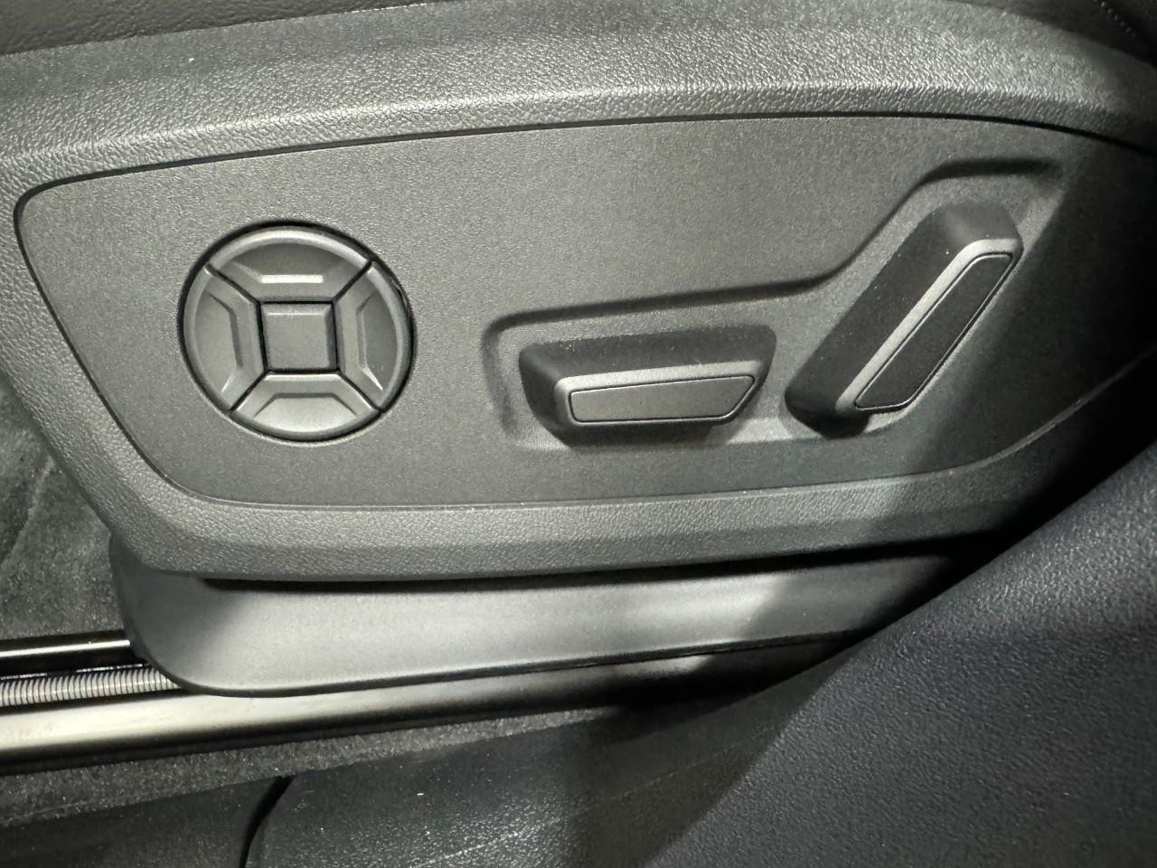 Audi A6 e-tron Vehicle Full-screen Gallery Image 29