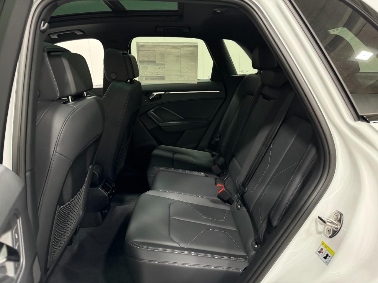 Audi Q3 Vehicle Full-screen Gallery Image 8