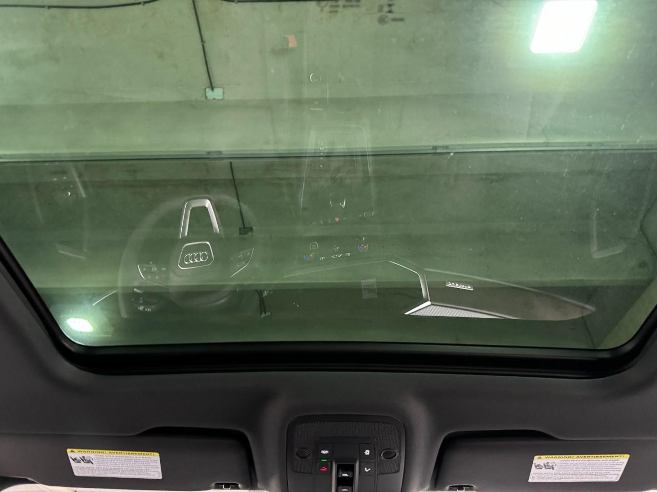 Audi Q3 Vehicle Full-screen Gallery Image 11