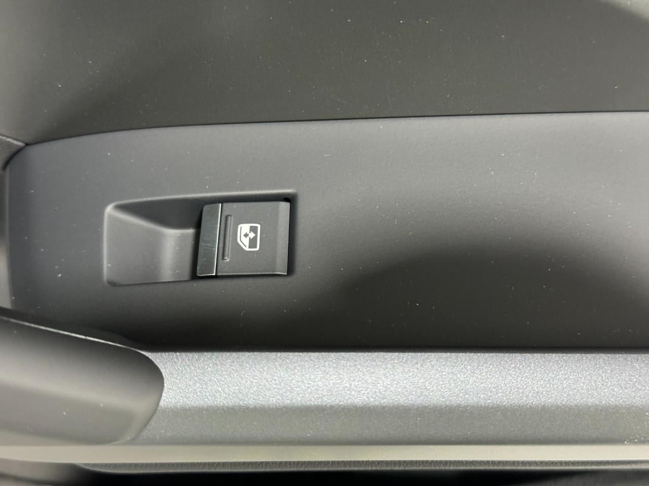 Audi Q3 Vehicle Full-screen Gallery Image 22