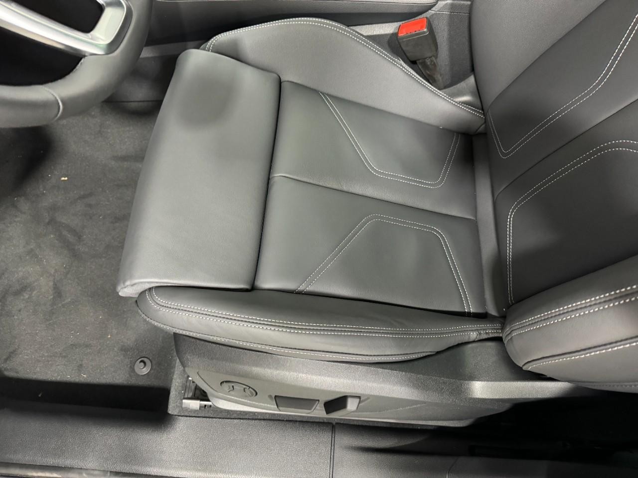 Audi Q3 Vehicle Full-screen Gallery Image 27