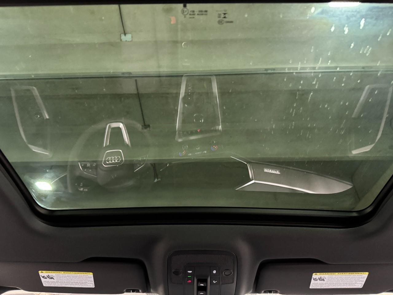 Audi Q3 Vehicle Full-screen Gallery Image 11