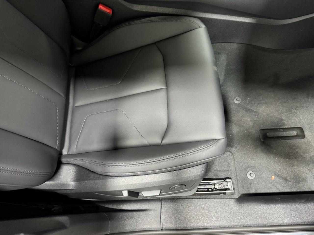 Audi Q3 Vehicle Full-screen Gallery Image 19