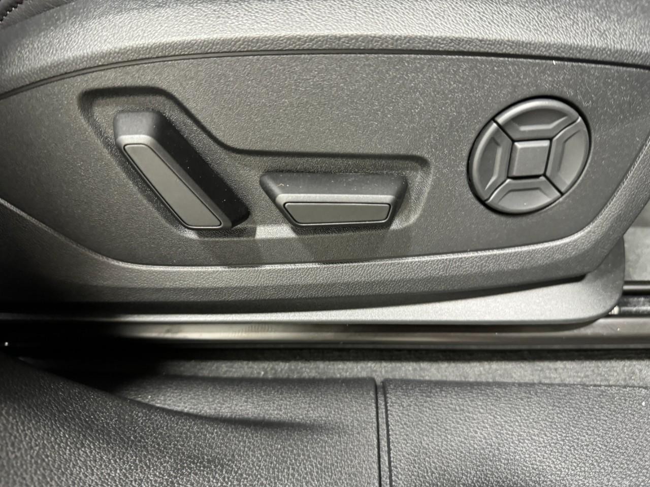 Audi Q3 Vehicle Full-screen Gallery Image 20