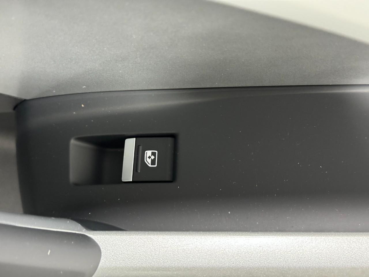 Audi Q3 Vehicle Full-screen Gallery Image 22