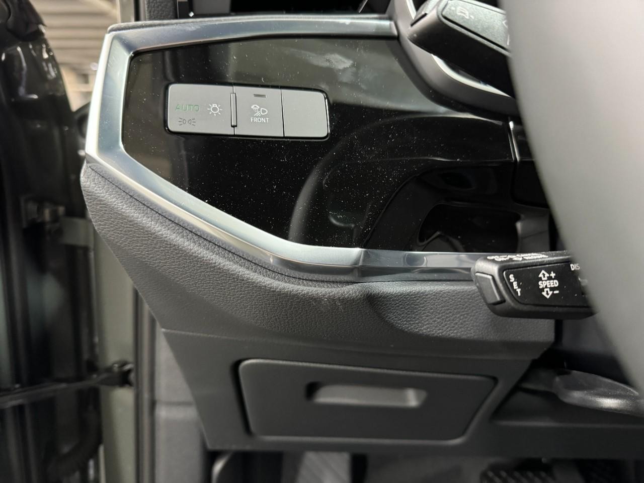 Audi Q3 Vehicle Full-screen Gallery Image 29