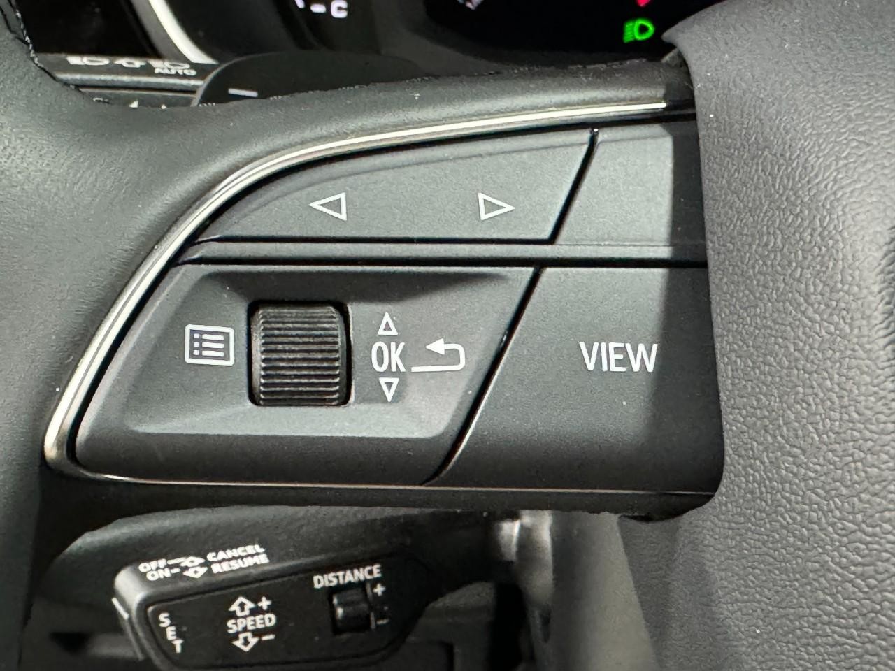 Audi Q3 Vehicle Full-screen Gallery Image 31