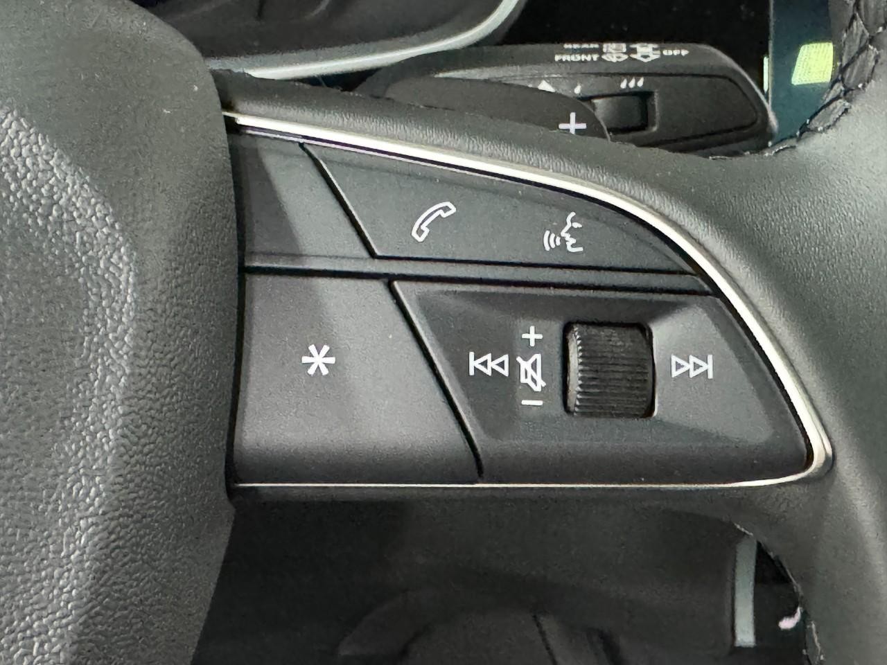 Audi Q3 Vehicle Full-screen Gallery Image 32