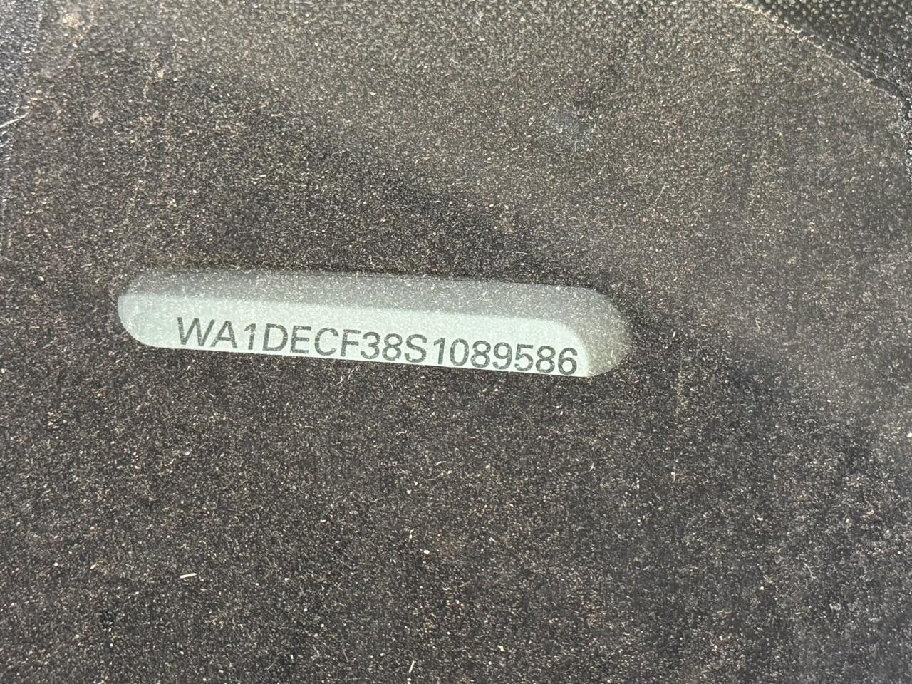 Audi Q3 Vehicle Full-screen Gallery Image 35