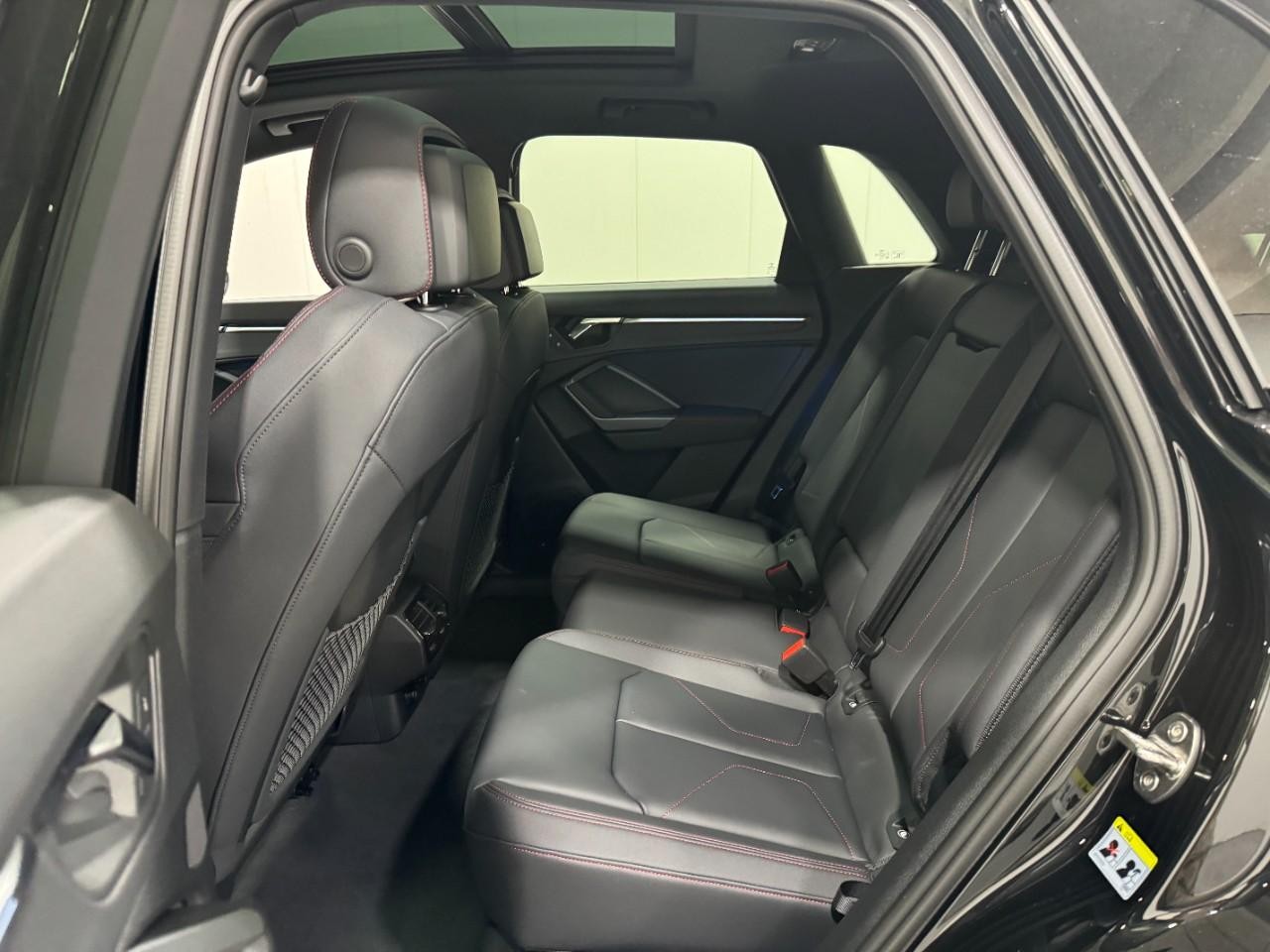 Audi Q3 Vehicle Full-screen Gallery Image 8