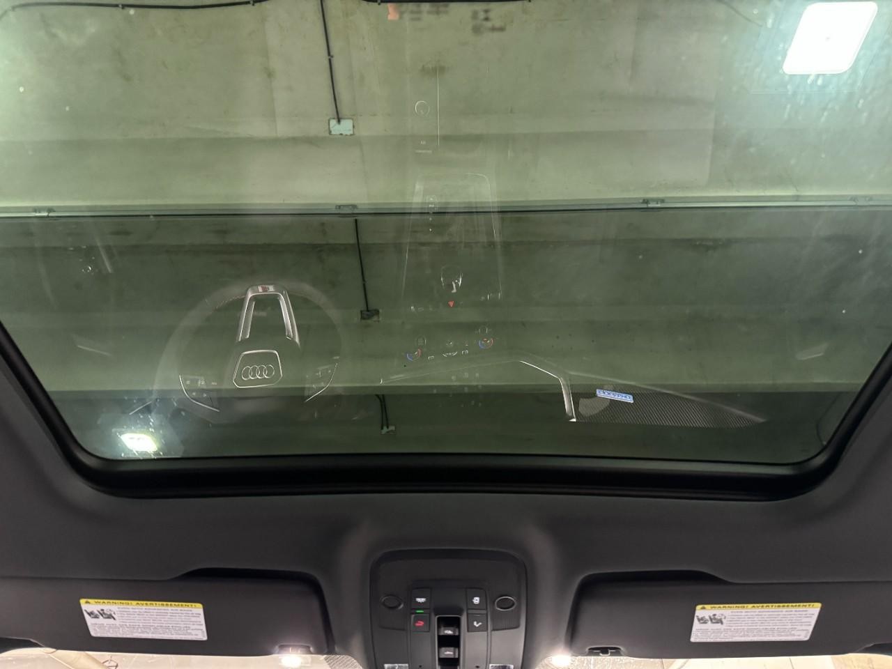 Audi Q3 Vehicle Full-screen Gallery Image 11