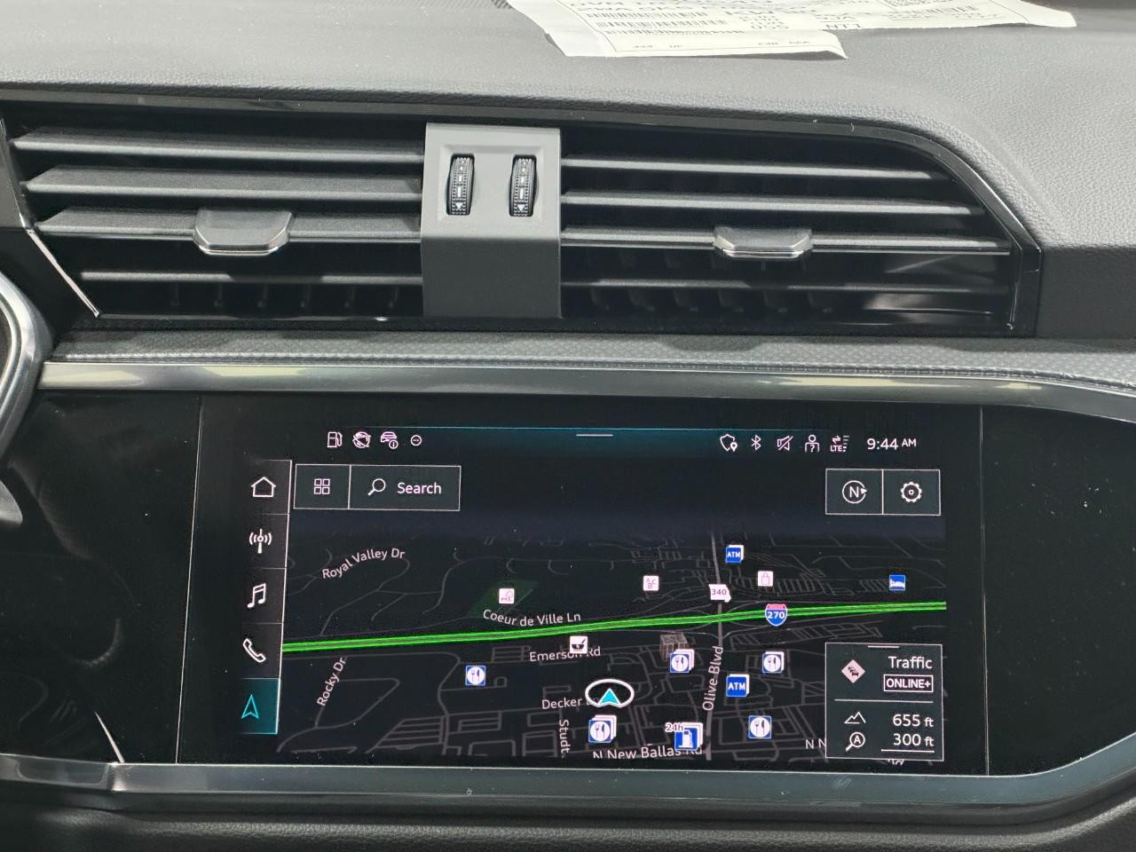 Audi Q3 Vehicle Full-screen Gallery Image 14