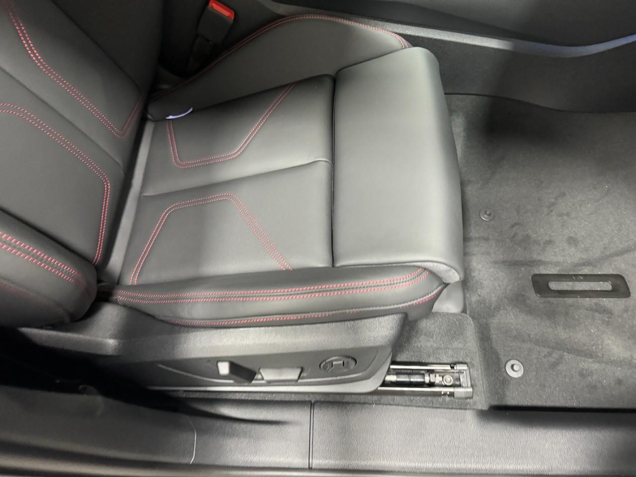 Audi Q3 Vehicle Full-screen Gallery Image 19