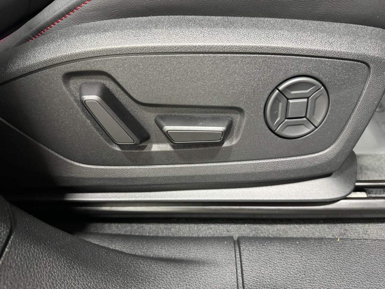 Audi Q3 Vehicle Full-screen Gallery Image 20