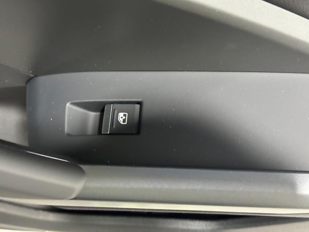 Audi Q3 Vehicle Full-screen Gallery Image 22