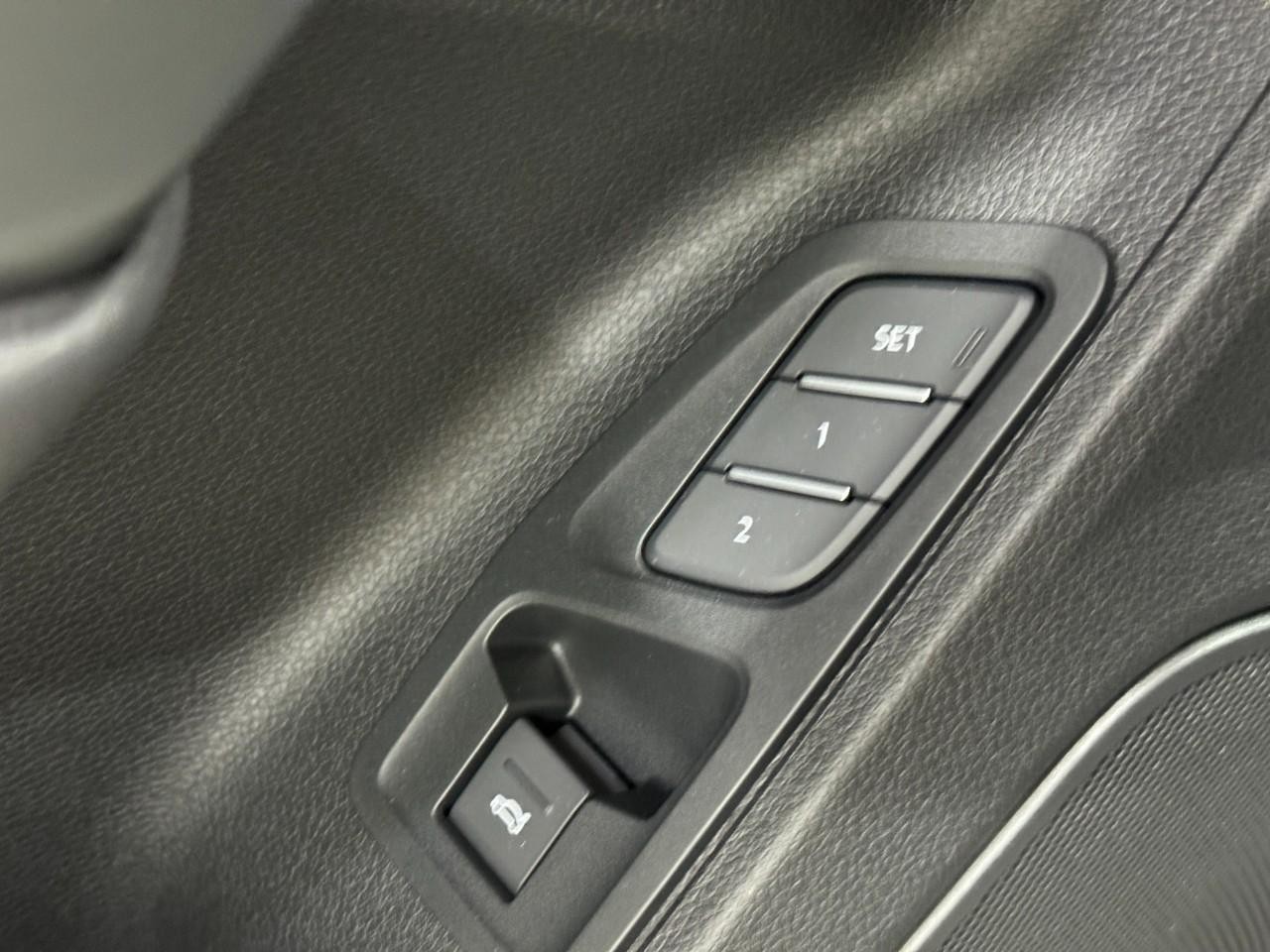 Audi Q3 Vehicle Full-screen Gallery Image 25