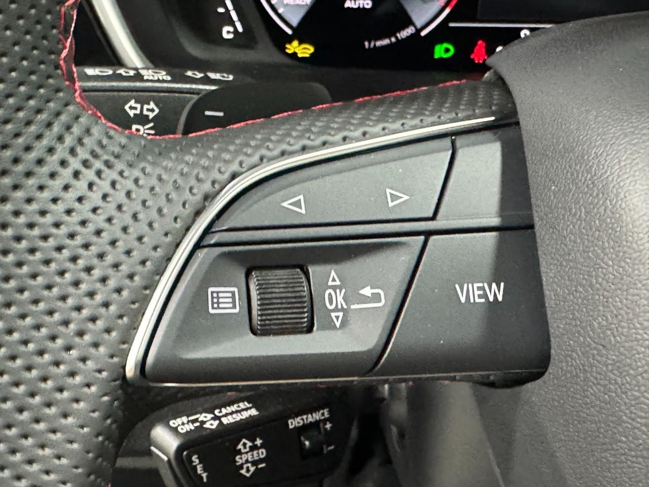Audi Q3 Vehicle Full-screen Gallery Image 31
