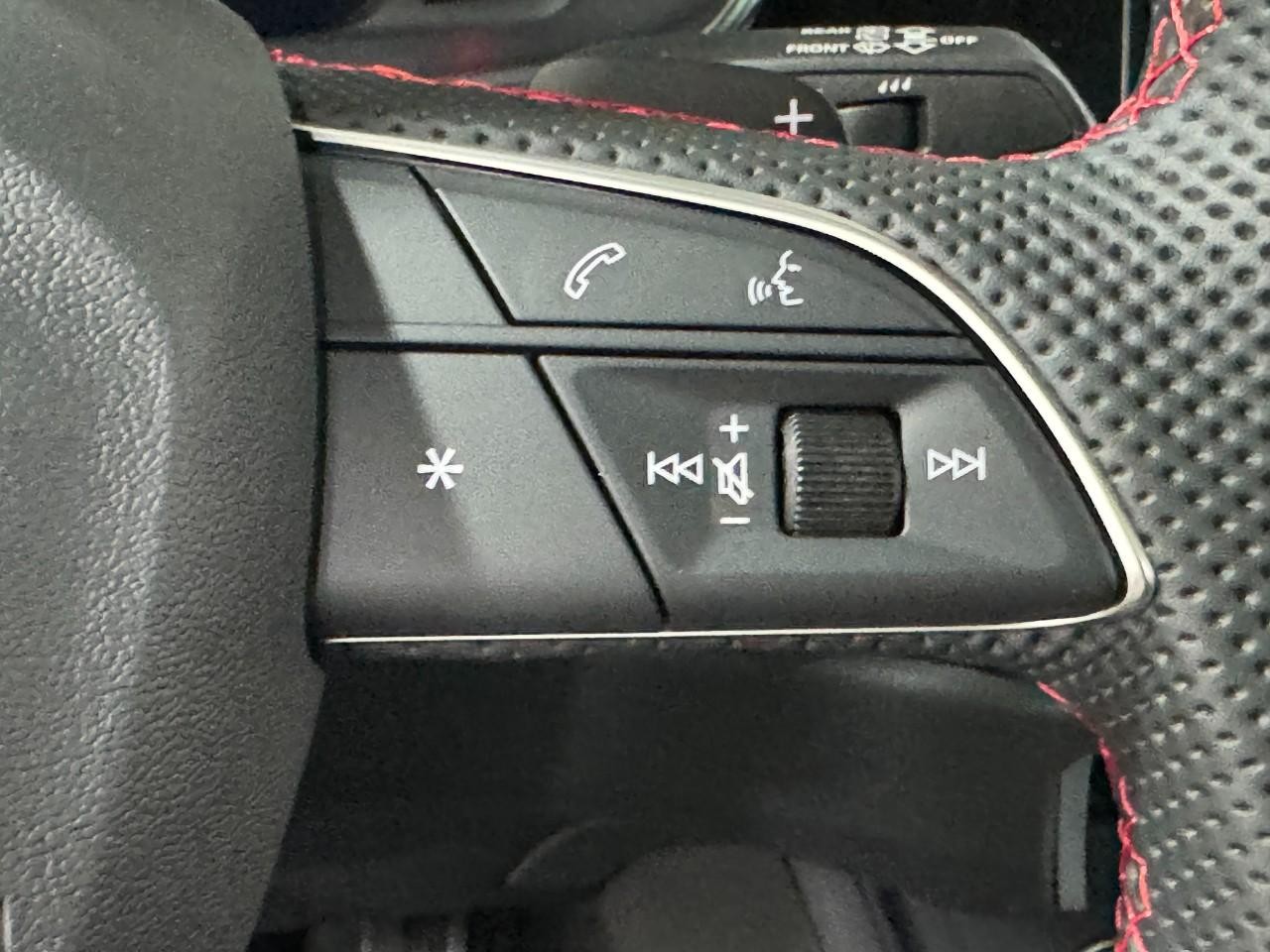 Audi Q3 Vehicle Full-screen Gallery Image 32