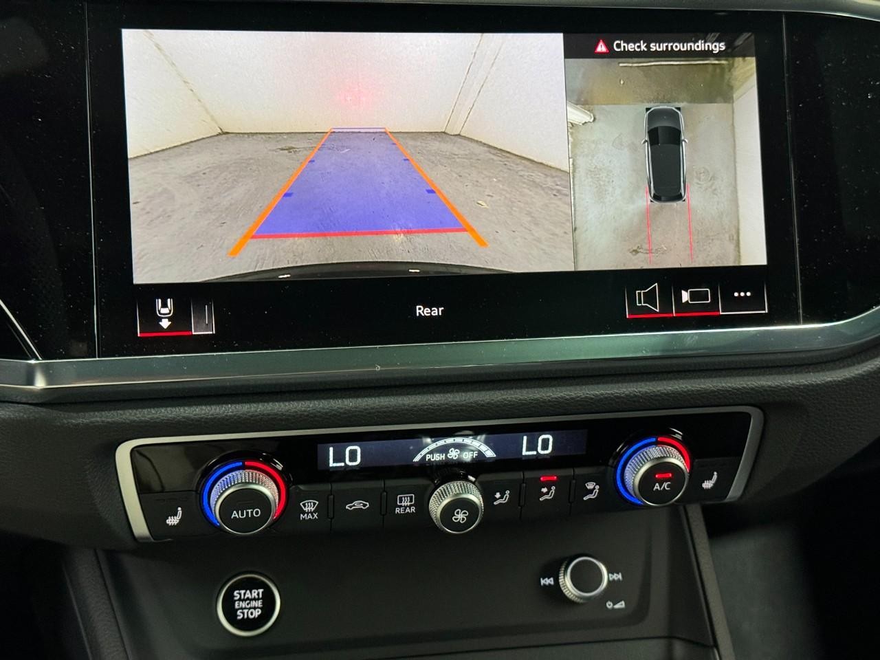 Audi Q3 Vehicle Full-screen Gallery Image 35