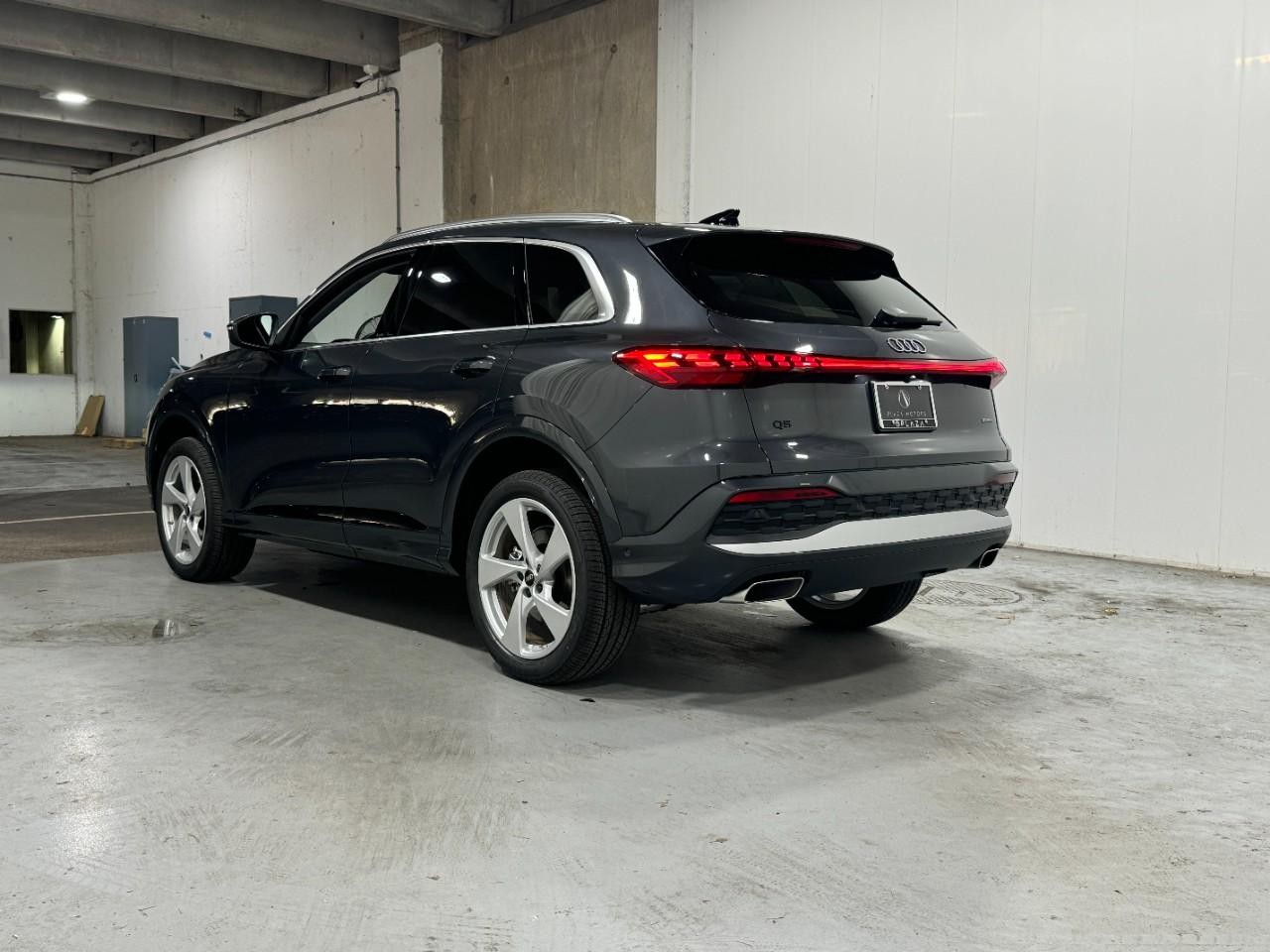 Audi Q5 Vehicle Full-screen Gallery Image 3