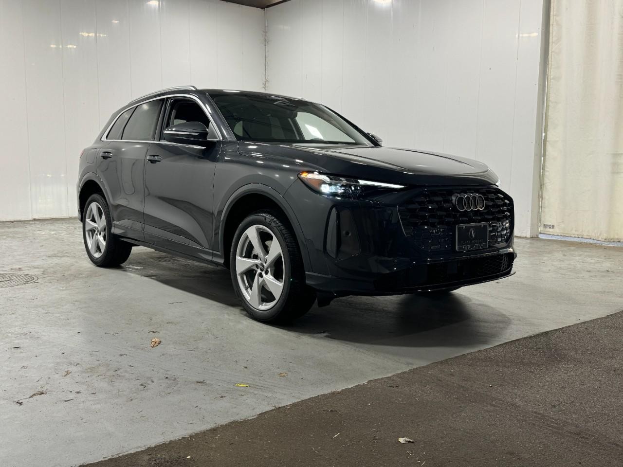 Audi Q5 Vehicle Full-screen Gallery Image 6