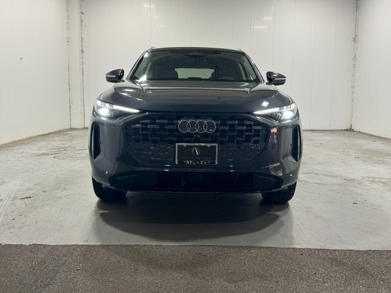 Audi Q5 Vehicle Full-screen Gallery Image 7