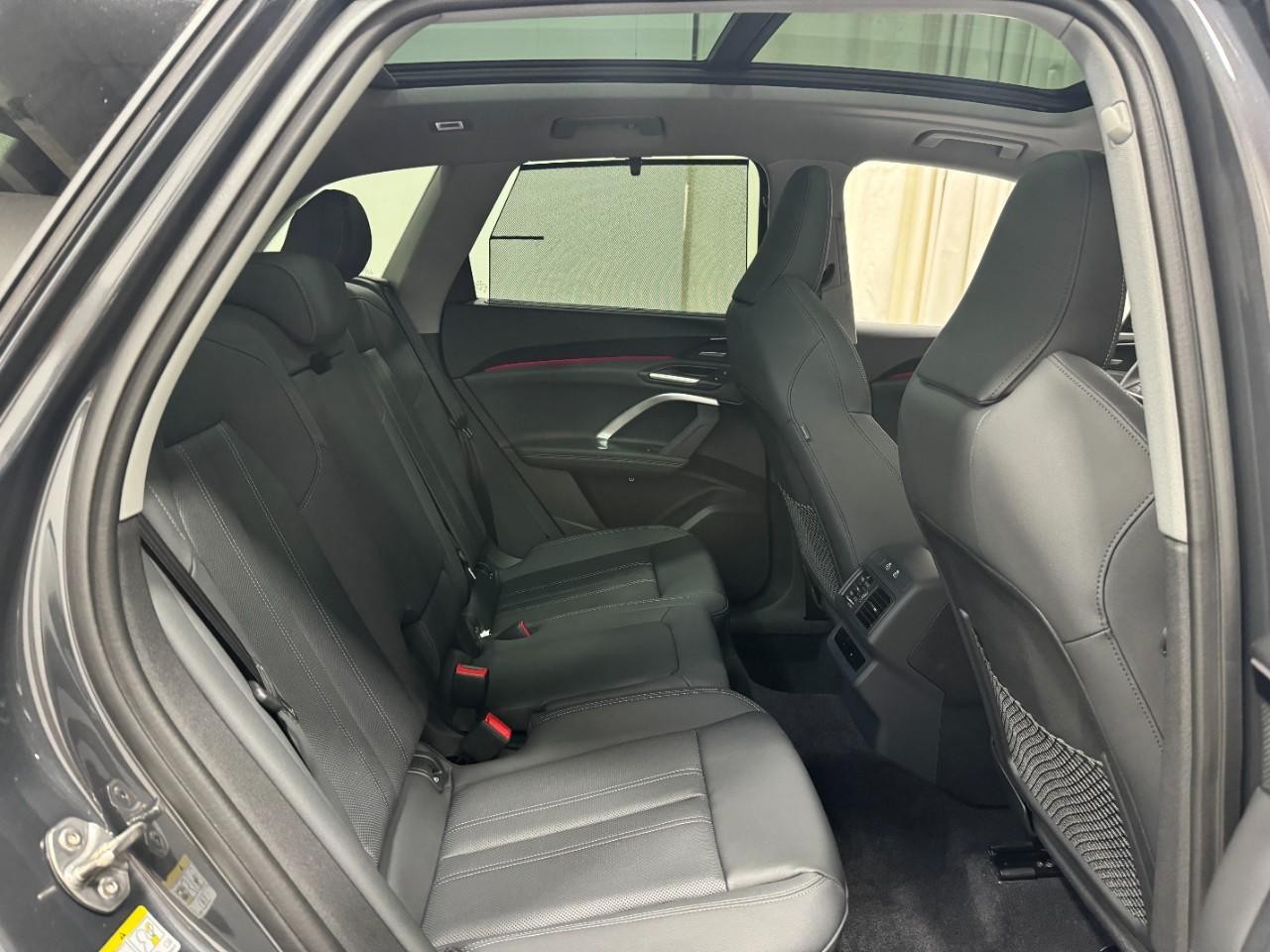 Audi Q5 Vehicle Full-screen Gallery Image 10