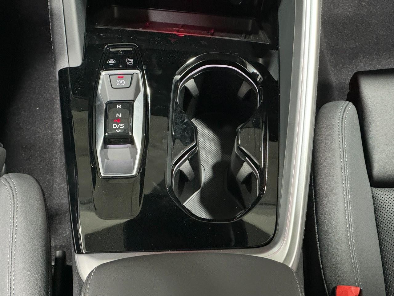 Audi Q5 Vehicle Full-screen Gallery Image 16