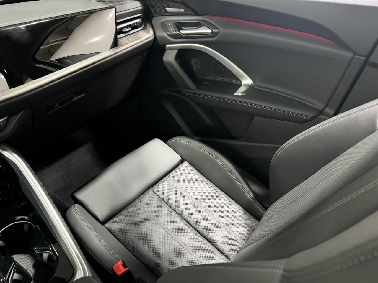 Audi Q5 Vehicle Full-screen Gallery Image 17