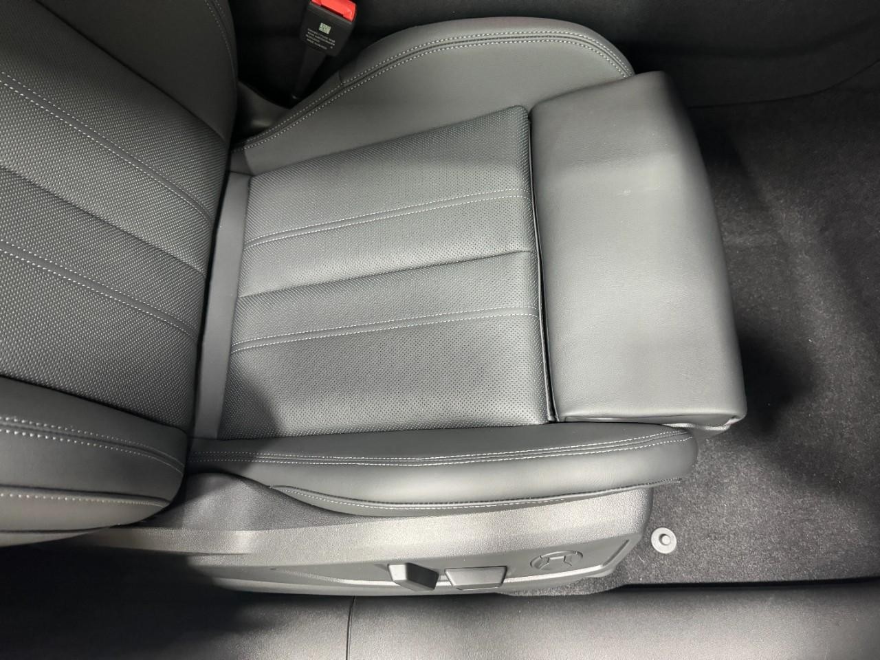 Audi Q5 Vehicle Full-screen Gallery Image 19