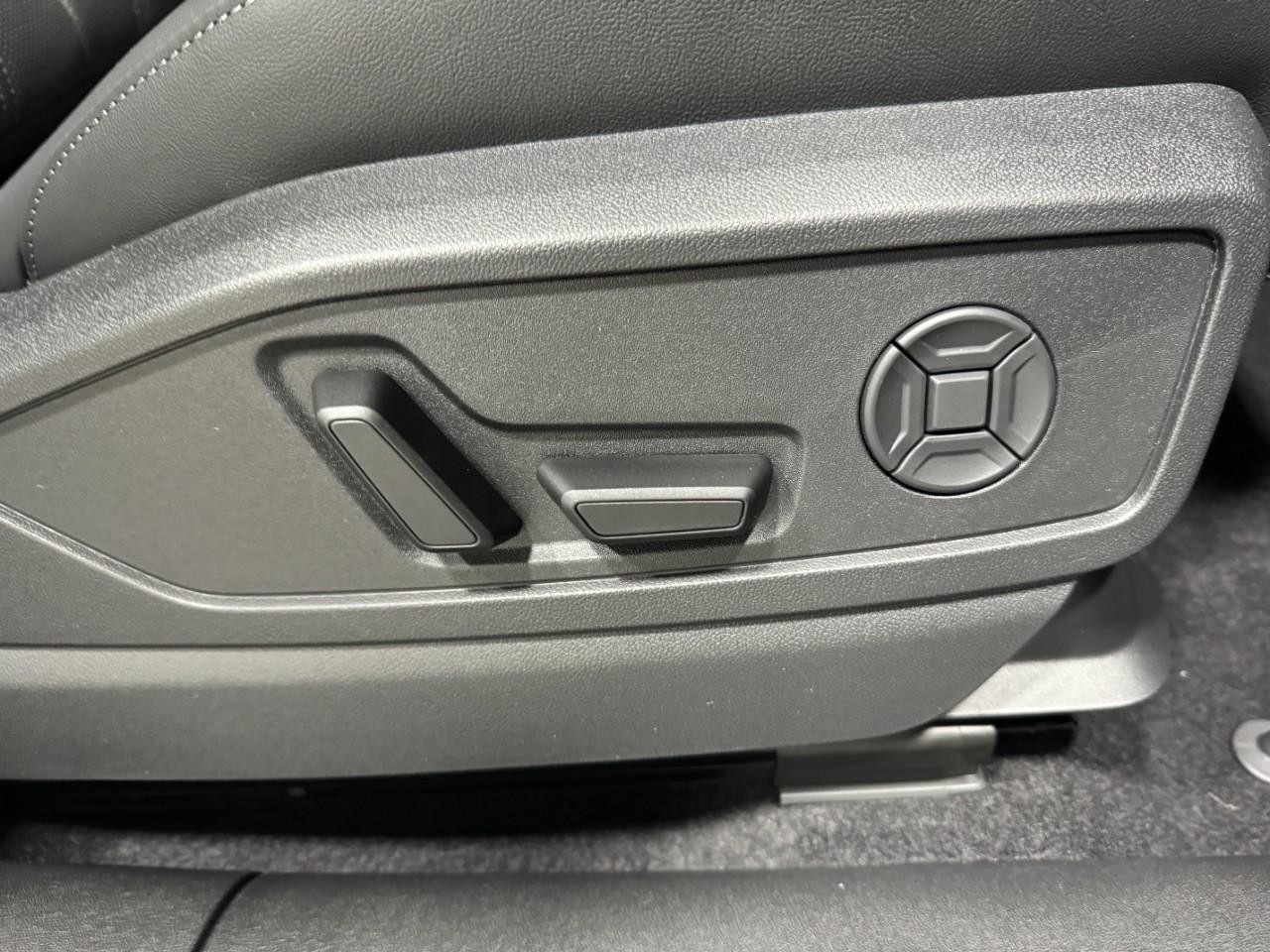 Audi Q5 Vehicle Full-screen Gallery Image 20