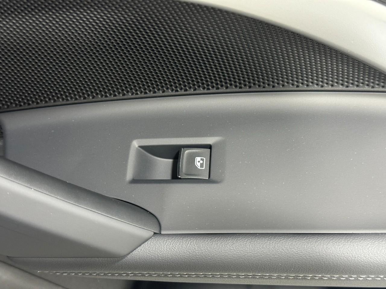 Audi Q5 Vehicle Full-screen Gallery Image 22