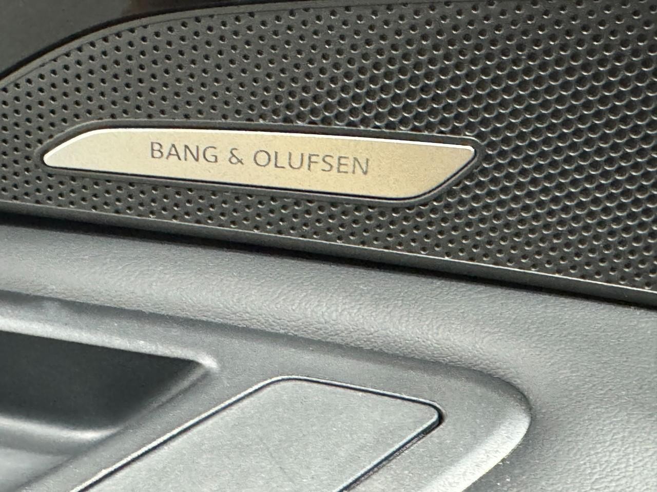 Audi Q5 Vehicle Full-screen Gallery Image 23