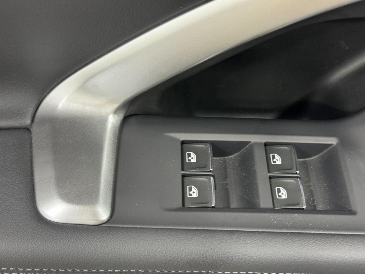 Audi Q5 Vehicle Full-screen Gallery Image 24